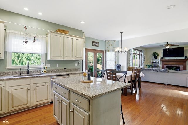 4030 Brockton Manor North Drive N, Greenwood, IN 46143