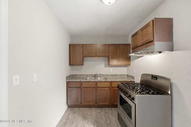 3055 2ND ST Circle, Jacksonville, FL 32254