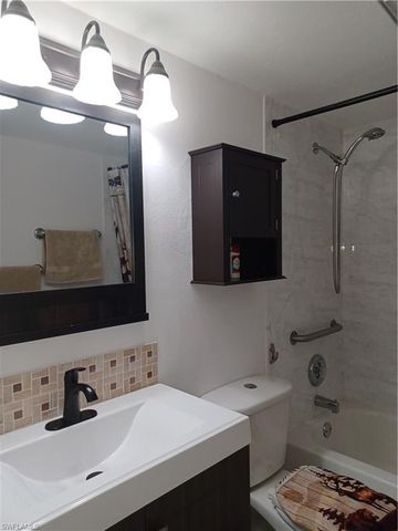 7086 Nantucket CIR 1, North Fort Myers, FL 33917