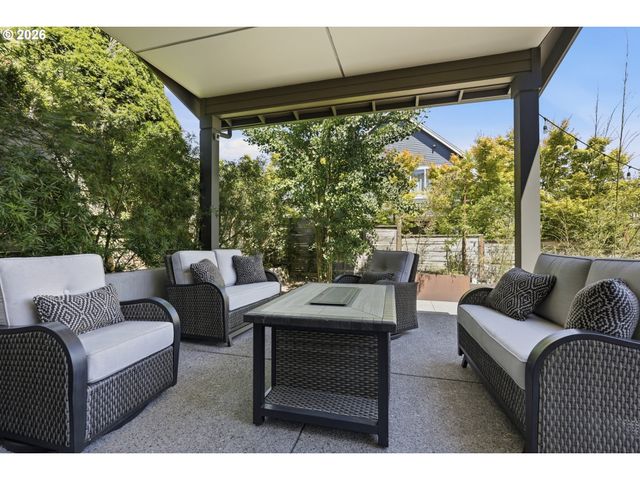 1433 Sw HUME Ct, Portland, OR 97219