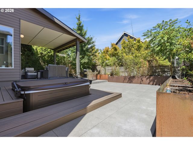 1433 Sw HUME Ct, Portland, OR 97219