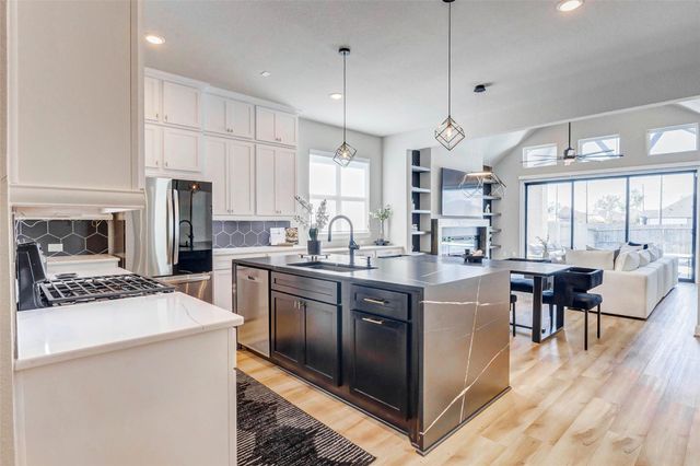 1719 Rustling Creek Drive, Missouri City, TX 77459