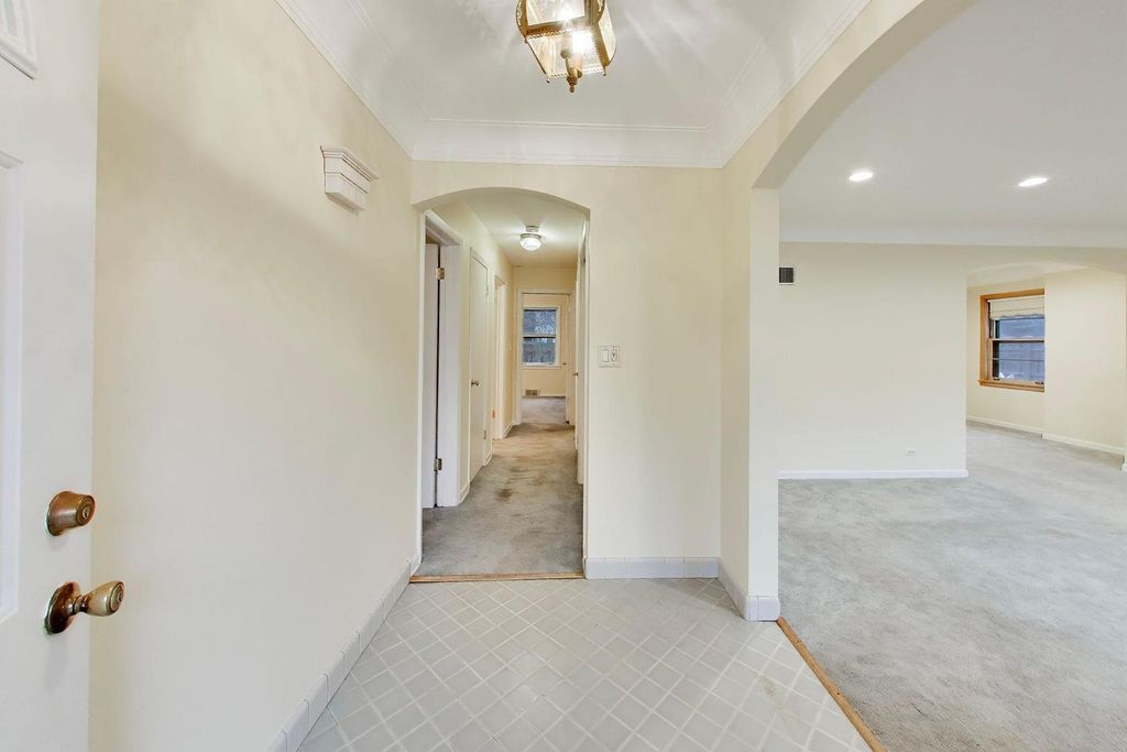 5858 N LOUISE Avenue, Chicago, IL 60646 — photo 2