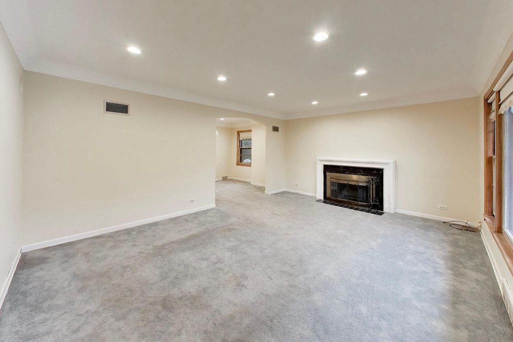 5858 N LOUISE Avenue, Chicago, IL 60646 — photo 4