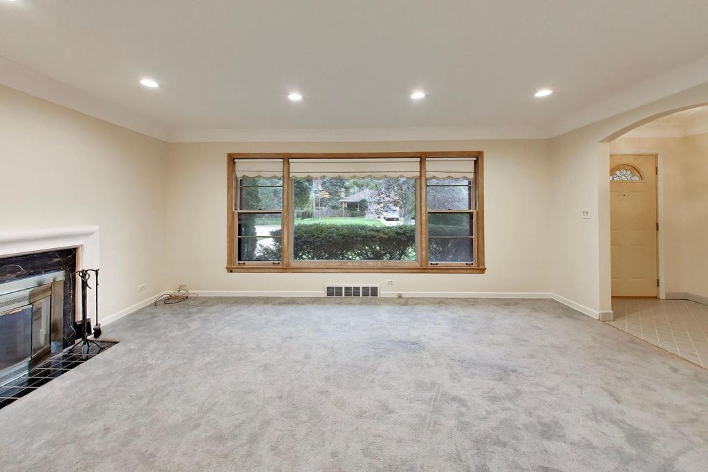 5858 N LOUISE Avenue, Chicago, IL 60646 — photo 5