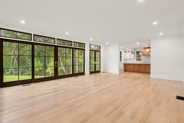 365 Worcester St, Wellesley, MA 02481