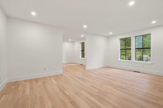 365 Worcester St, Wellesley, MA 02481