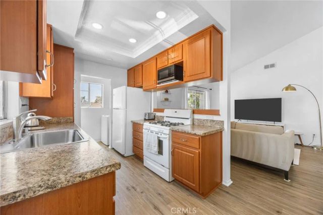 7841 Essex Drive 202, Huntington Beach, CA 92648