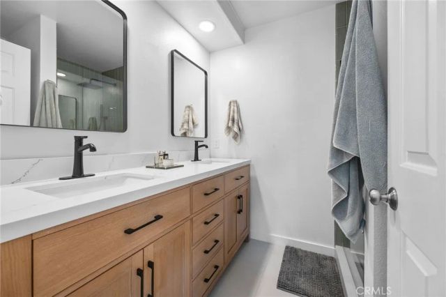 7841 Essex Drive 202, Huntington Beach, CA 92648