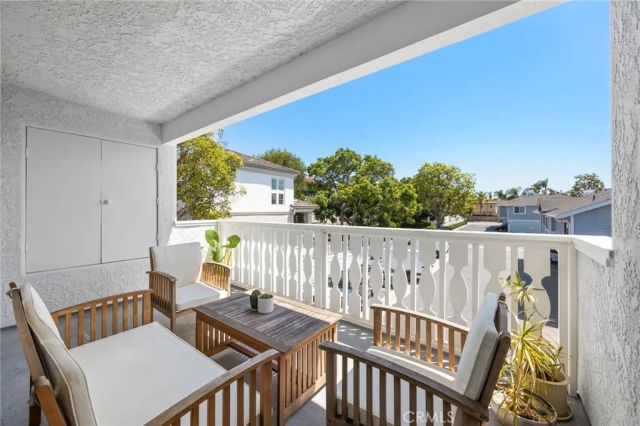 7841 Essex Drive 202, Huntington Beach, CA 92648