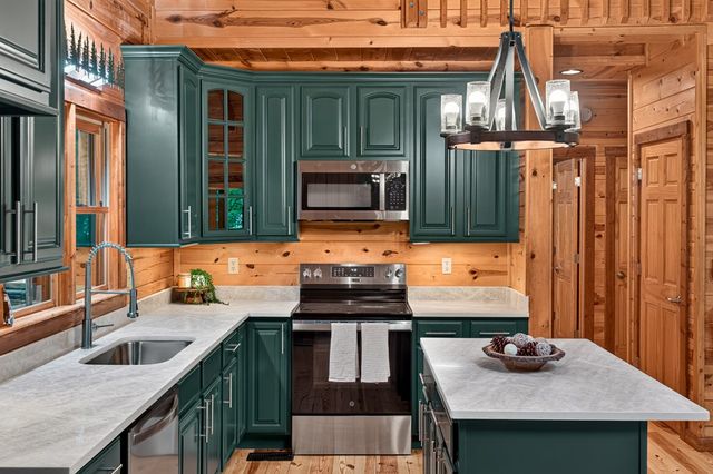 357 Hemlock Trail, Blue Ridge, GA 30513