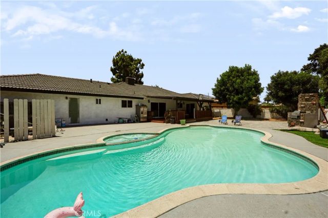 1033 Alta Loma, Corona, CA 92882