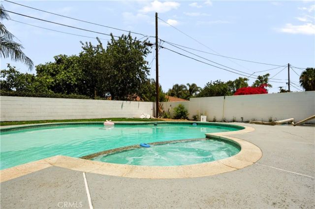 1033 Alta Loma, Corona, CA 92882