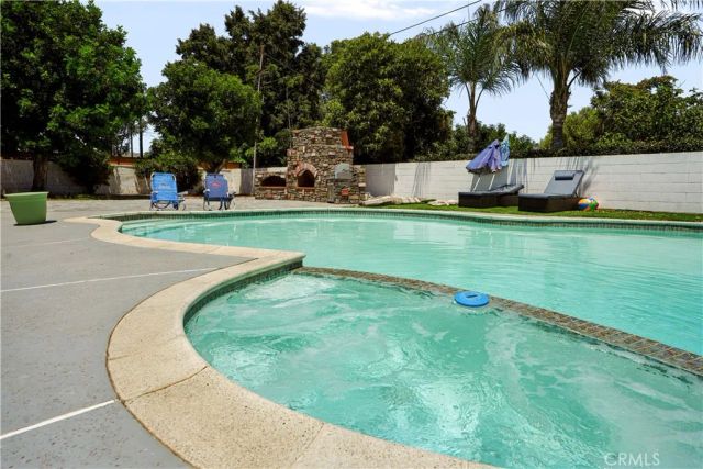 1033 Alta Loma, Corona, CA 92882