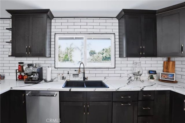 1033 Alta Loma, Corona, CA 92882