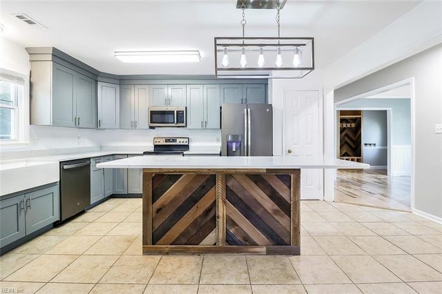 2129 Agecroft RD, Virginia Beach, VA 23454