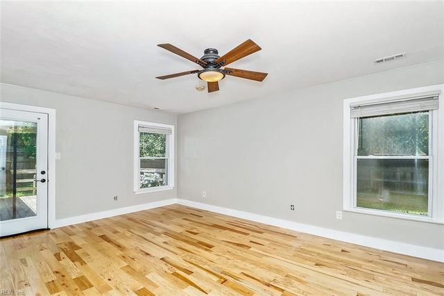 2129 Agecroft RD, Virginia Beach, VA 23454