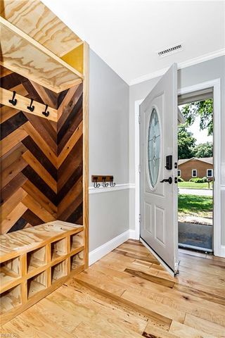 2129 Agecroft RD, Virginia Beach, VA 23454