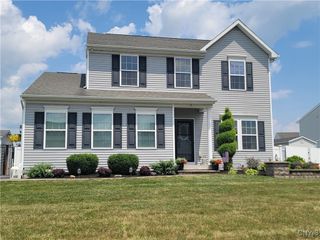 5562 Perth Course, Clay, NY 13041