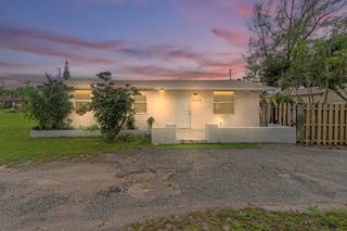 3548 Melaleuca Ln, Lake Worth, FL 33461