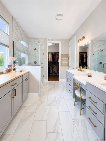 154 Mulberry Lane, Rochester Hills, MI 48309