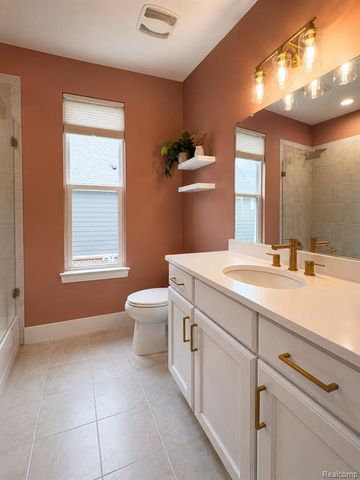 154 Mulberry Lane, Rochester Hills, MI 48309