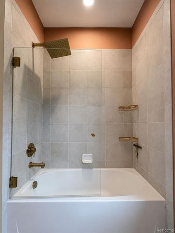 154 Mulberry Lane, Rochester Hills, MI 48309