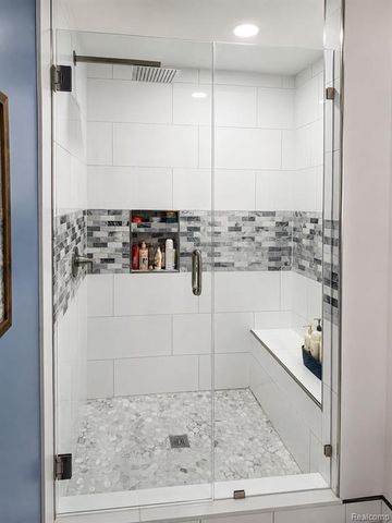 154 Mulberry Lane, Rochester Hills, MI 48309