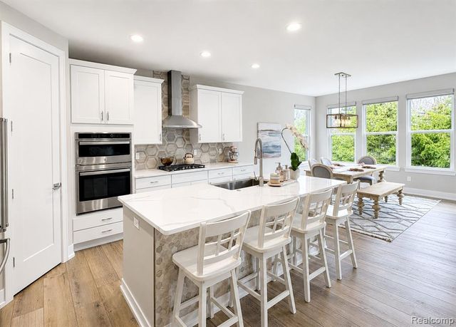 154 Mulberry Lane, Rochester Hills, MI 48309