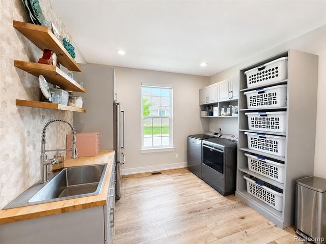 154 Mulberry Lane, Rochester Hills, MI 48309