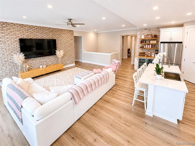 154 Mulberry Lane, Rochester Hills, MI 48309