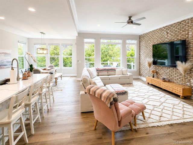 154 Mulberry Lane, Rochester Hills, MI 48309