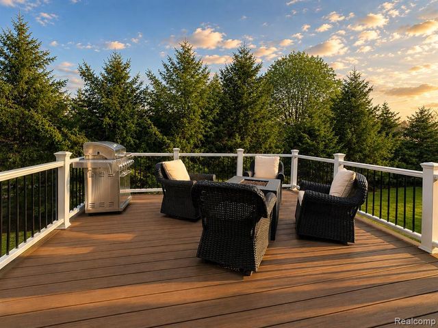 154 Mulberry Lane, Rochester Hills, MI 48309