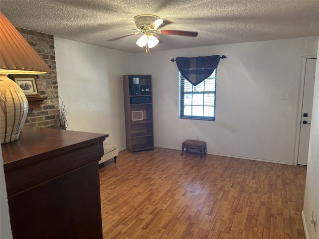 800 Pine Mountain Drive, Burleson, TX 76028