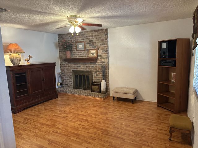 800 Pine Mountain Drive, Burleson, TX 76028