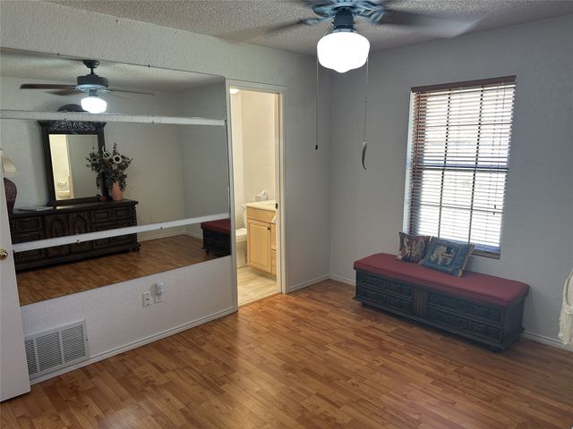 800 Pine Mountain Drive, Burleson, TX 76028