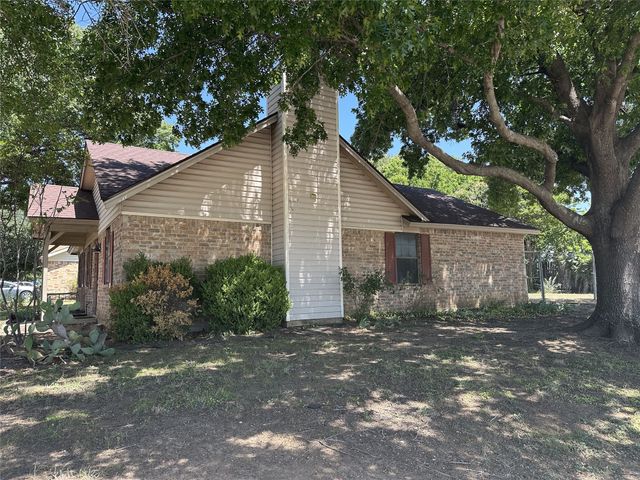 800 Pine Mountain Drive, Burleson, TX 76028
