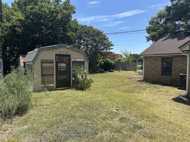 800 Pine Mountain Drive, Burleson, TX 76028