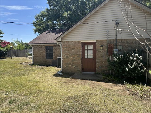 800 Pine Mountain Drive, Burleson, TX 76028