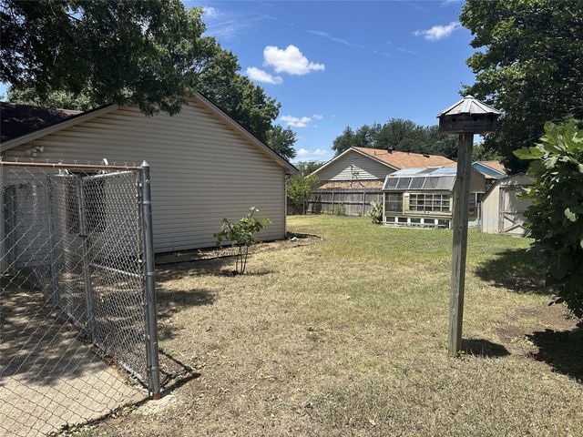 800 Pine Mountain Drive, Burleson, TX 76028