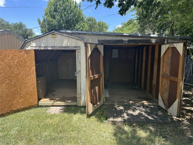 800 Pine Mountain Drive, Burleson, TX 76028