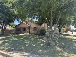 800 Pine Mountain Drive, Burleson, TX 76028