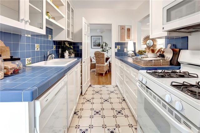 924 Park Avenue, Laguna Beach, CA 92651