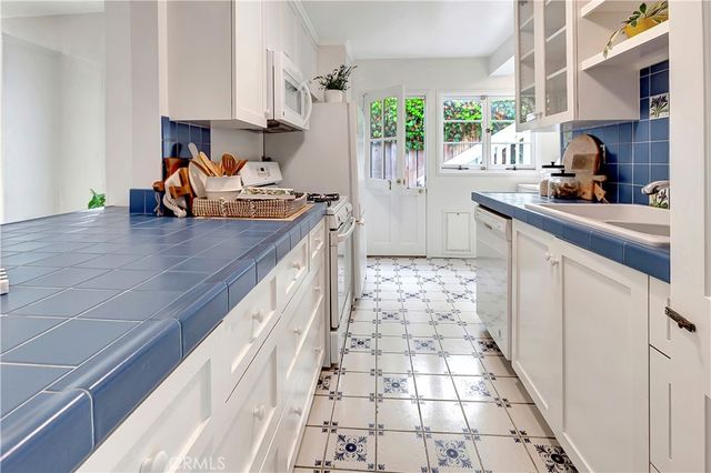 924 Park Avenue, Laguna Beach, CA 92651