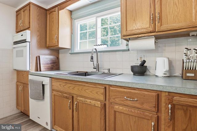 237 PIKETOWN RD, Harrisburg, PA 17112