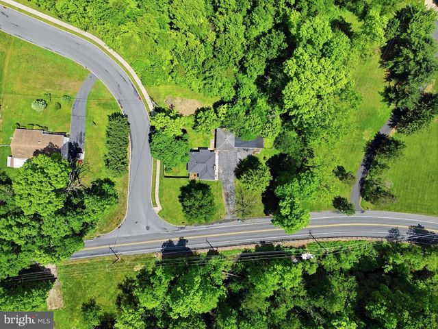 237 PIKETOWN RD, Harrisburg, PA 17112