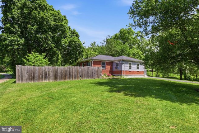 237 PIKETOWN RD, Harrisburg, PA 17112