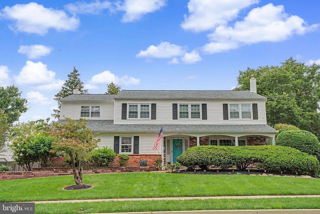 252 WALTON DR, MORRISVILLE, PA 19067 — exterior
