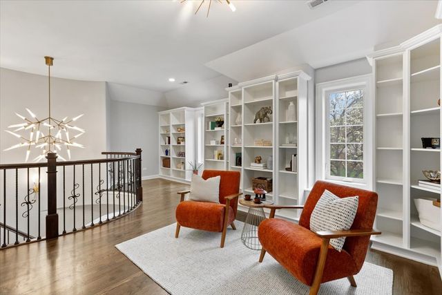 1021 Linden Lane, Glenview, IL 60025