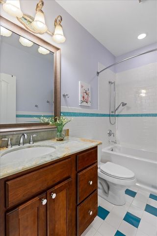 1021 Linden Lane, Glenview, IL 60025